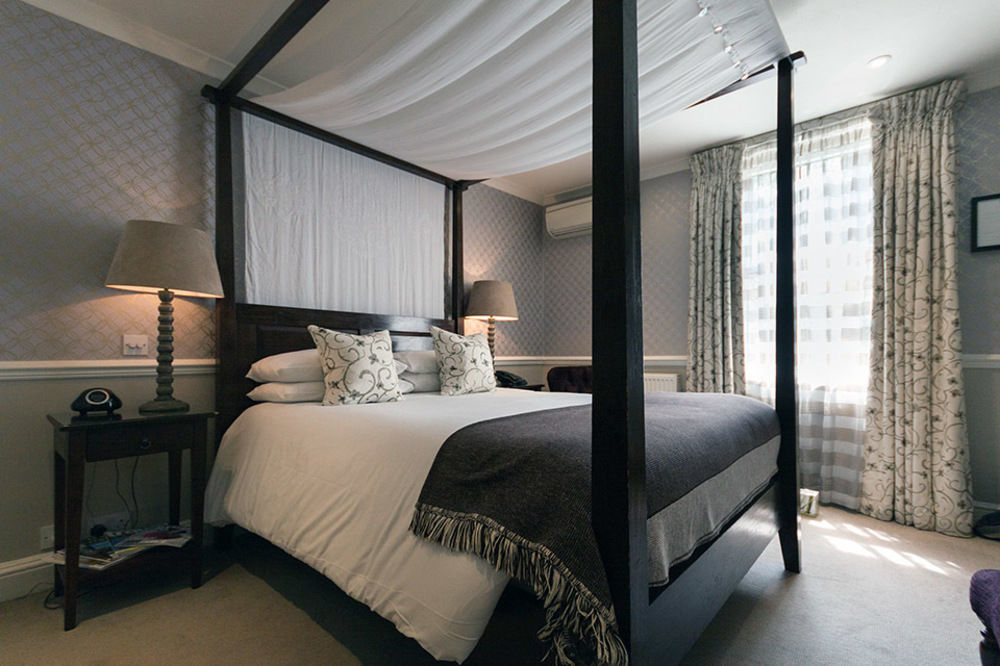 Leighton House - Boutique Guesthouse Bath Kültér fotó A bedroom at The Mitre